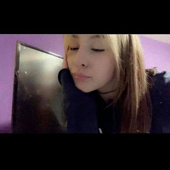 Meet your Posher, Chloë - Picture 1 of 1